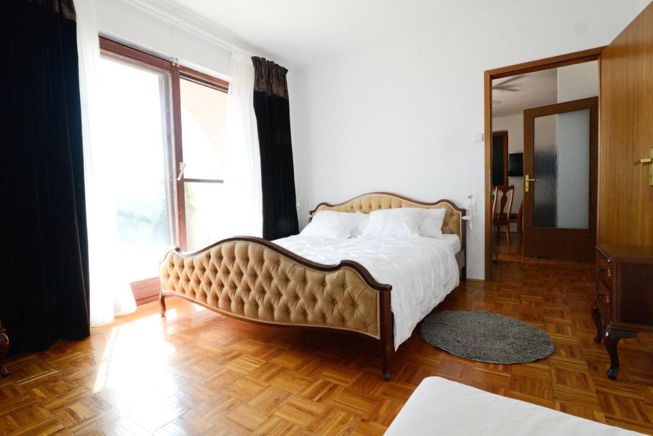 Apartment Glicinija *